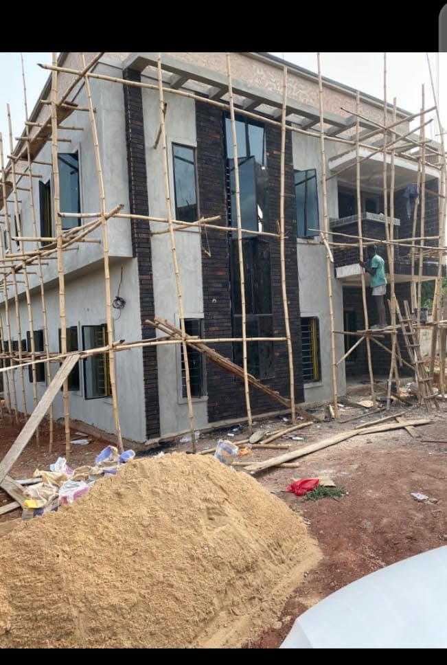 Exterior pillar design