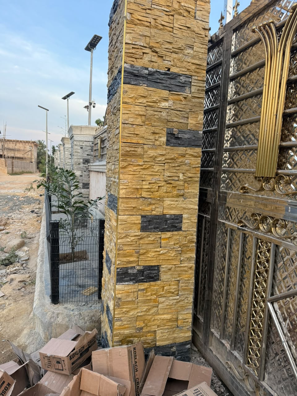 luxury Crack Pillar